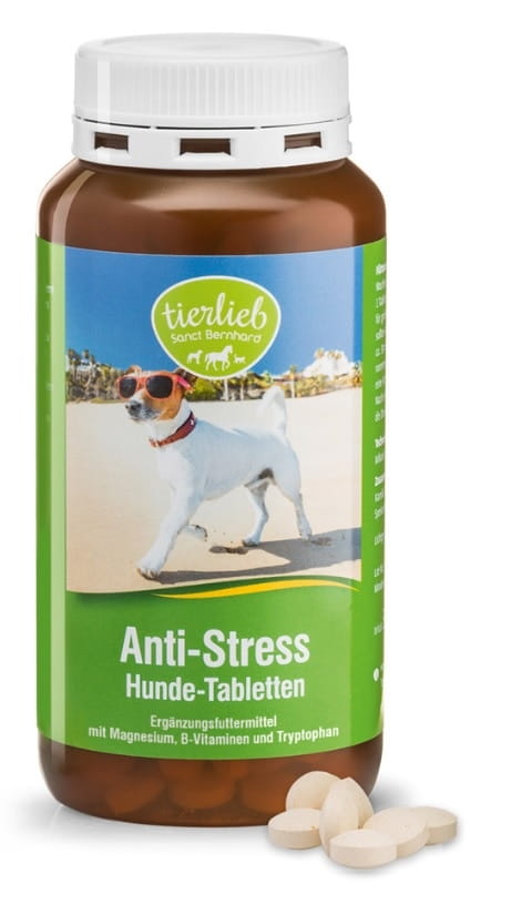 Antistress Hundetabletten von Tierlieb, 340 Stück, entspannende Tabletten für Hunde auf einem Hundebett liegend.