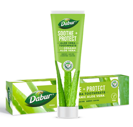 Dabur Aloe Vera Paste in 100 ml Flasche, transparente Verpackung mit grüner Aloe Vera Paste, natürliche Hautpflege.