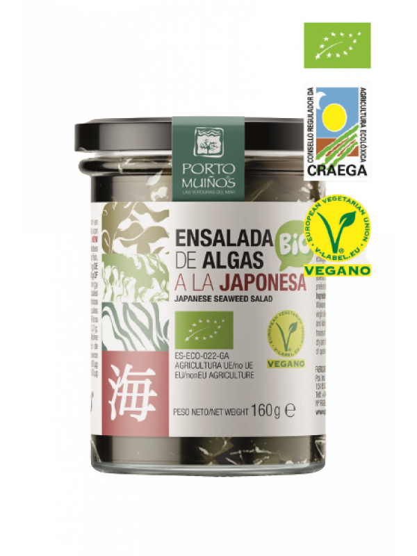 Japanischer Algensalat in BIO-Salzlake von PORTO MUINOS, 160 g, mit frischen Algen und grünen Blättern, auf weißem Hintergrund