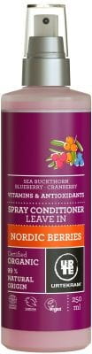 Nordisches Heidelbeer Haarspülungsspray von URTEKRAM, 250 ml, zeigt die Flasche mit Heidelbeer-Design und Anwendung auf nassem Haar
