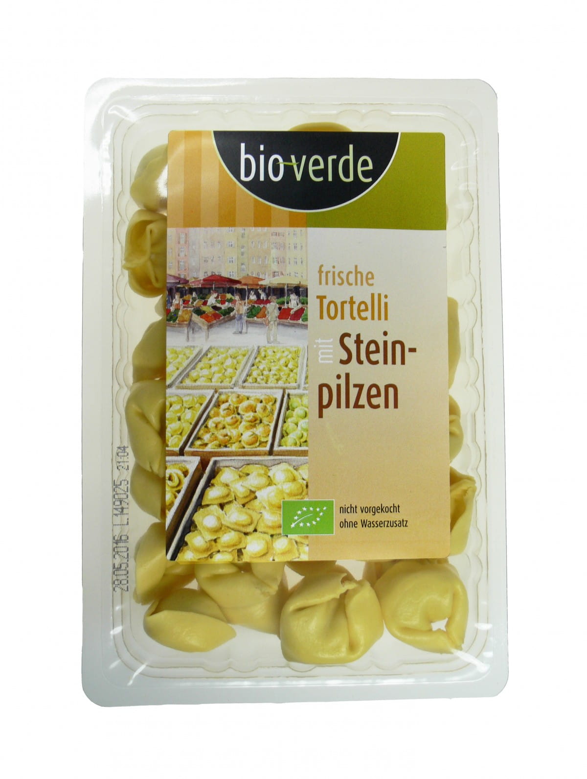 Frische BIO Tortelli mit Ricotta und Steinpilzen von BIOPLANET, 250 g, auf einem weißen Teller serviert.