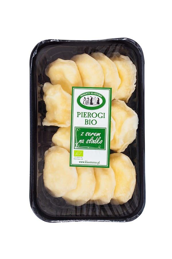 Süße Käseknödel aus Bio-Zutaten von PRODUKTY KLASZTORNE, 400 g, auf einem Teller serviert.