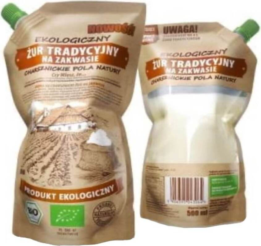 Traditionelle saure Roggensuppe BIO von CHARSHNIC FELDER DER NATUR in 500 ml Flasche, visuelle Darstellung der Suppe in Glas