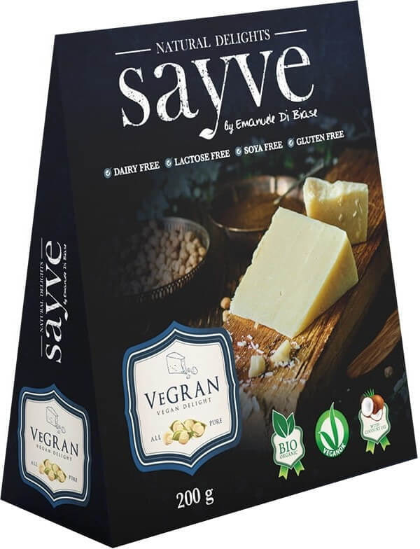 Veganer SAYVE Kichererbsen Snack, laktosefrei, glutenfrei, BIO, 200 g, in einer offenen Packung auf weißem Hintergrund