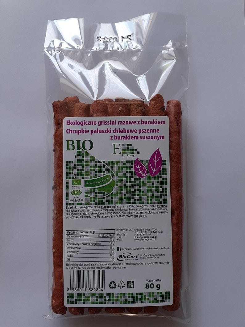 Vollkorn-Grissini-Brotfinger mit roter Beete von PALUSZKI BIO, bio und knusprig, auf weißem Hintergrund.