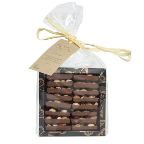 Cremige COCOA Schokolade mit Haselnüssen und weißer Maulbeere, glutenfrei, BIO, 340 g, Nahaufnahme der Schokoladentafel