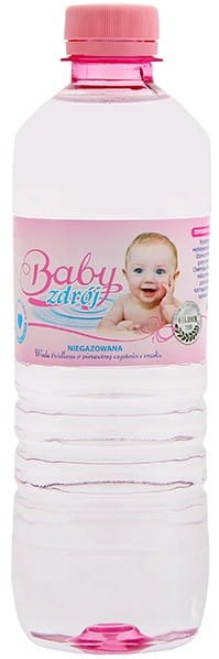 Stilles Quellwasser in 500 ml Flasche von BABY ZDRÓJ, klare Wasserflasche mit Wasser gefüllt.