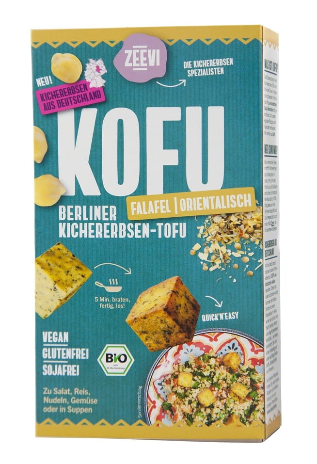 Orientalischer glutenfreier Kofu Falafel von ZEEVI, BIO, 200 g, mit frischen Kräutern und Gewürzen auf einem Teller.