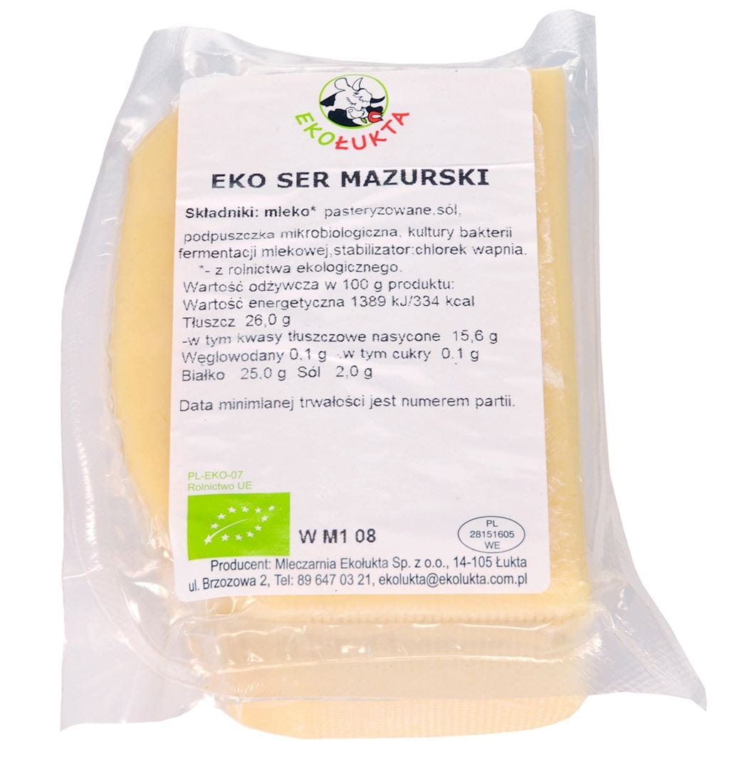 Gelber Bio-Labkäse von EKO ŁUKTA, 300 g, aus Masurischer Region, cremiger Käse mit natürlichem Geschmack, auf Schneidebrett.