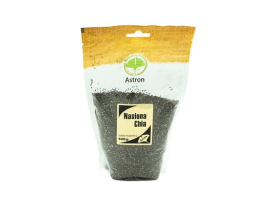 Astron Chia-Samen in 500 g Verpackung, Nahaufnahme der grünen Chia-Samen in einer transparenten Tüte