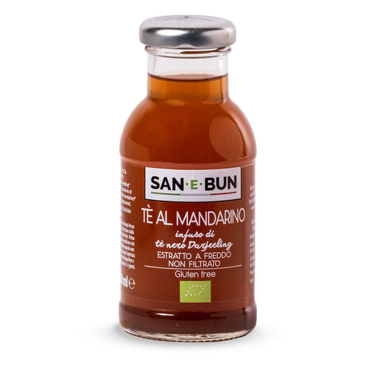 Glutenfreier Mandarin-Tee Napolé BIO von SAN E BUN in 200 ml Flasche, frisch und aromatisch, auf weißem Hintergrund.