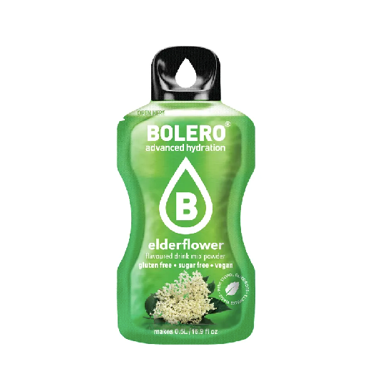 Bolero Instant-Drink Sticks Holunderblüte, 3g, in einer Packung mit einem Glas voller Getränk und Holunderblüten.