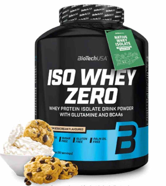 Laktosefreie BioTech USA Iso-Molke Sahne mit Keksgeschmack, 2270 g, in einem Becher mit Keksen und Milchflasche.