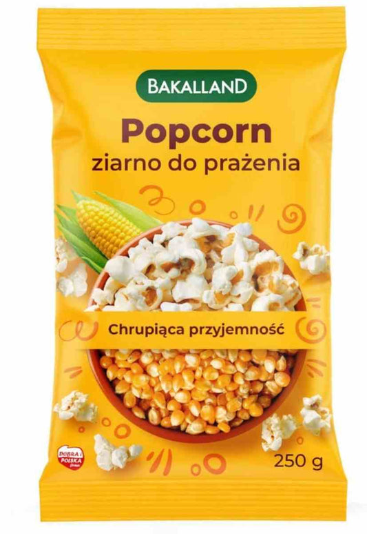 Verschlossene Packung Bakalland Popcorn-Körner 250 g, ungepopptes Mais für die Popcorn-Zubereitung, auf weißem Hintergrund