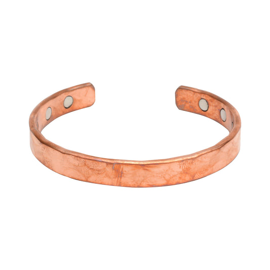 Kupferarmband SATTVA 1093 aus Edelstahl mit schlichten Designs, ideal für Wellness und Schmuck, sichtbar auf dem Bild.