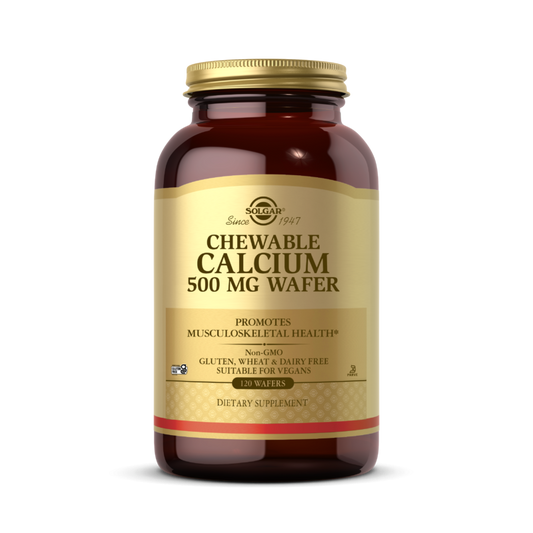 Solgar Kautabletten Calcium 500 mg Wafer, 120 Stück, nahe Ansicht der runden, braunen Calcium-Wafers mit weichem Buffer.
