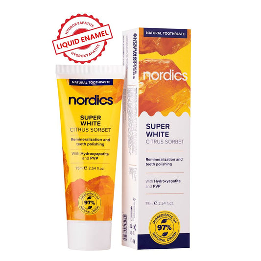 Remineralisierende weiße Zahnpasta von NORDICS mit Fluor, 75 ml, in einem Glas, für strahlendes Lächeln und Zahnschutz.