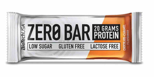 BioTech USA Zero Bar 50g mit Schokolade und Karamell, proteinreicher Snack, auf der Verpackung sichtbar