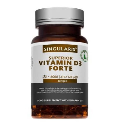 Gelbe Weichkapseln von Singularis Superior Vitamin D3 Forte 5000IU in einer Blisterpackung.