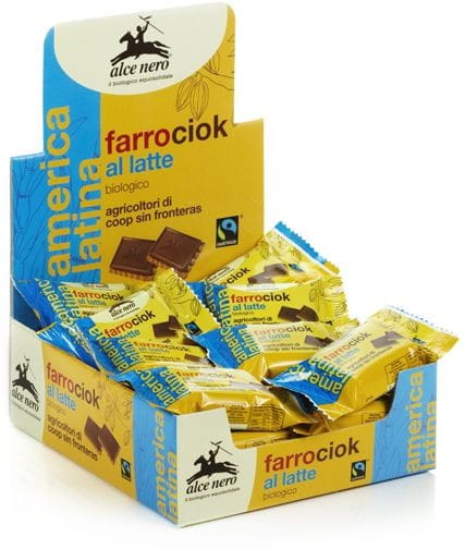 Dinkelkekse mit fair gehandelter Milchschokolade von ALCE NERO, 28 g, Nahaufnahme der Kekse auf weißem Hintergrund