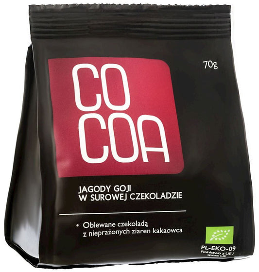 Bio Goji-Beeren in Rohschokolade von COCOA, 70 g, mit fruchtigen Beeren und cremiger Schokolade, auf weißem Hintergrund.