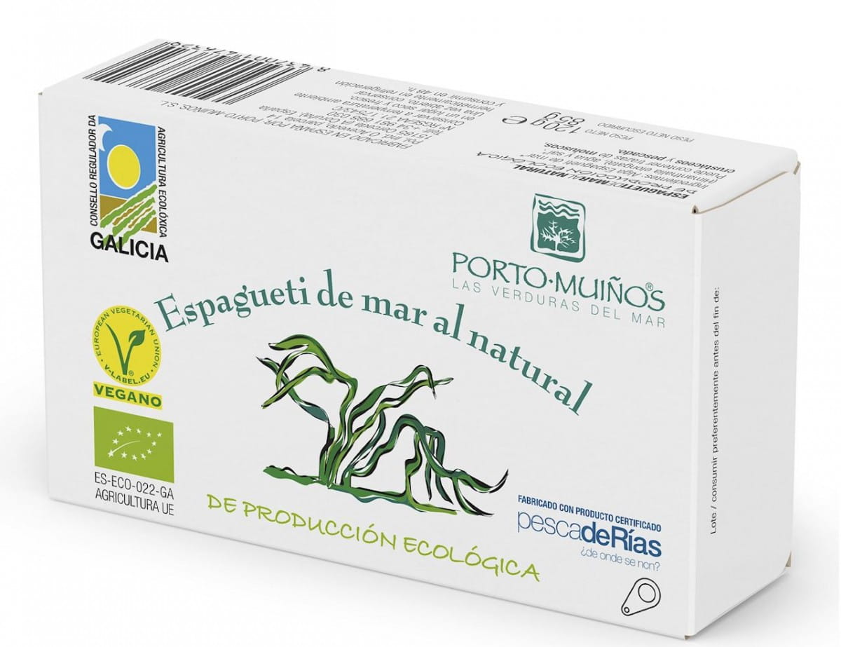 Bio Meeresspaghetti aus Algen in Salzlake, in Dose, von PORTO MUINOS, zeigt die grünen, getrockneten Algen in der Verpackung.