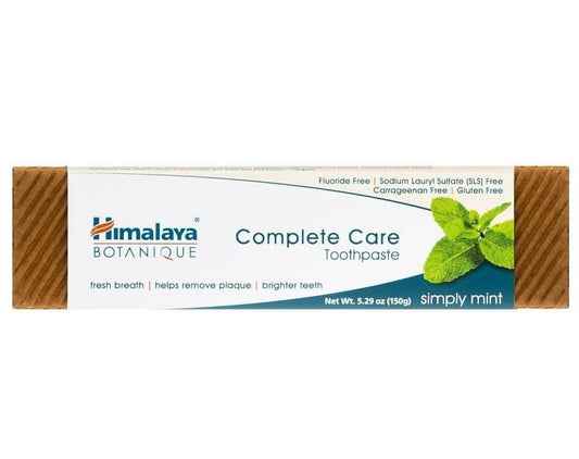 HIMALAYA Complete Care Zahnpasta mit Minzgeschmack, 150 g, zeigt die Verpackung und die frisch-minzige Textur der Zahnpasta