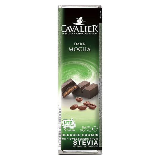 Dunkler Schokoriegel mit Kaffeefüllung von CAVALIER, 40g, detailreiche Nahaufnahme des Schokoladenriegels