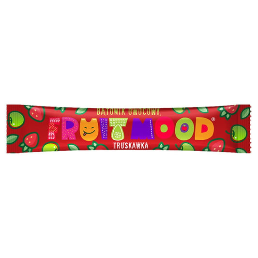 Fruchtriegel Erdbeere von FRUIT MOOD, 20g, mit fruchtigem Erdbeergeschmack, zeigt den Riegel mit frischen Erdbeeren und Verpackung