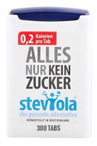 Stevia-Tabletten von STEVIOLA, 300 Stück, natürliche Süßungsmittel in kleinen Tabletten auf weißem Hintergrund