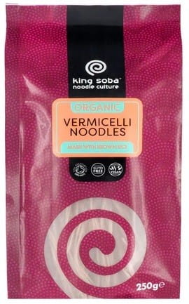 Vollkorn-Reisnudeln von KING SOBA, glutenfrei, BIO, dünne Fadennudeln in 250 g Packung auf weißem Hintergrund