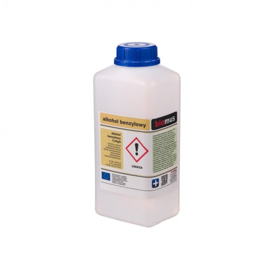 Benzylalkohol BIOMUS 1L Flasche, chemisches Lösungsmittel mit klarer Flüssigkeit und rotem Verschluss.