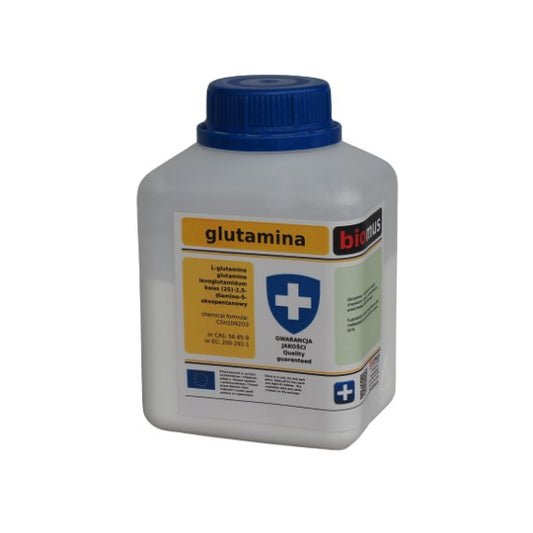 BioMus Glutamin 250 g Pulver in einer transparenten Dosierdose auf weißem Hintergrund, close-up.